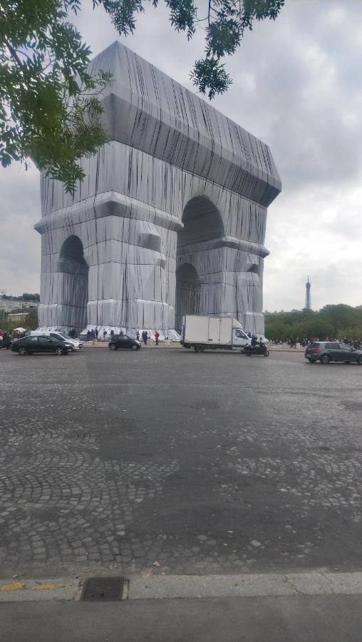 Toureifelchampselysee Paris Exterior photo