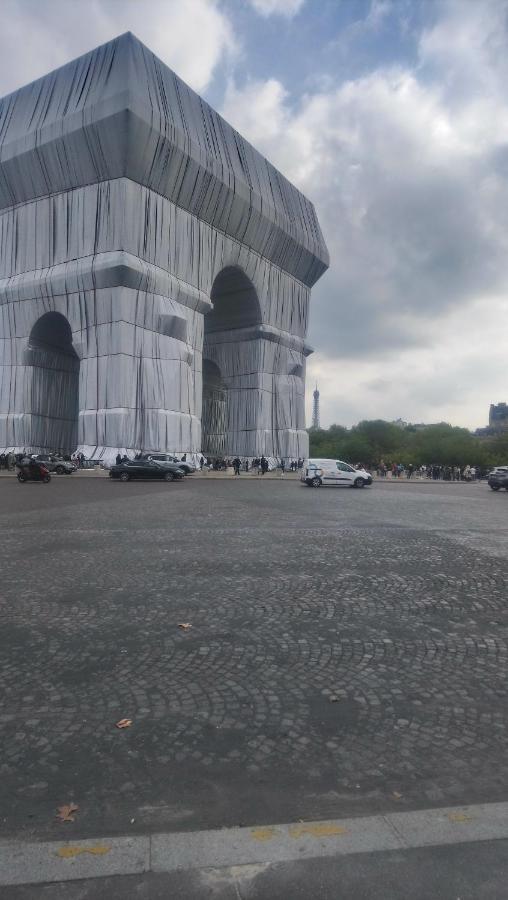 Toureifelchampselysee Paris Exterior photo